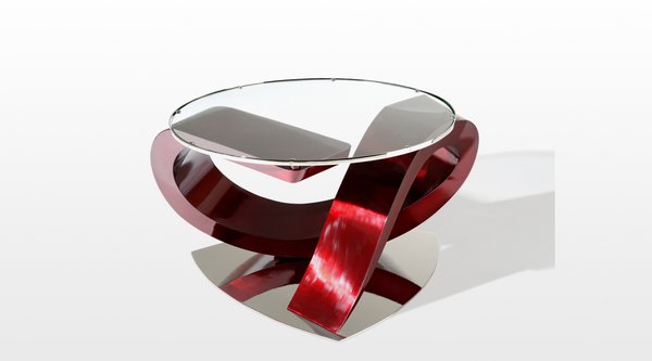 "Ruban Rouge" en inox peint avec plateau en verre et socle en inox poli.