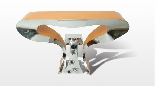 "Orange Ruban" in stainless steel and orange peinting with precious chair.